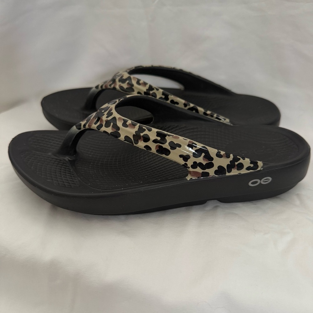 Black OOFOS Flip Flops